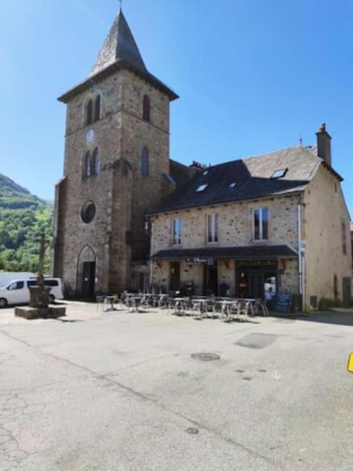 Maison Familiale Et Authentique Saint-Jacques-des-Blats Luaran gambar