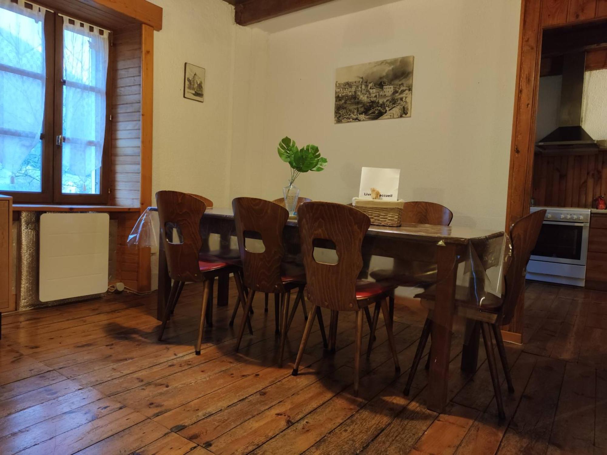 Maison Familiale Et Authentique Saint-Jacques-des-Blats Luaran gambar