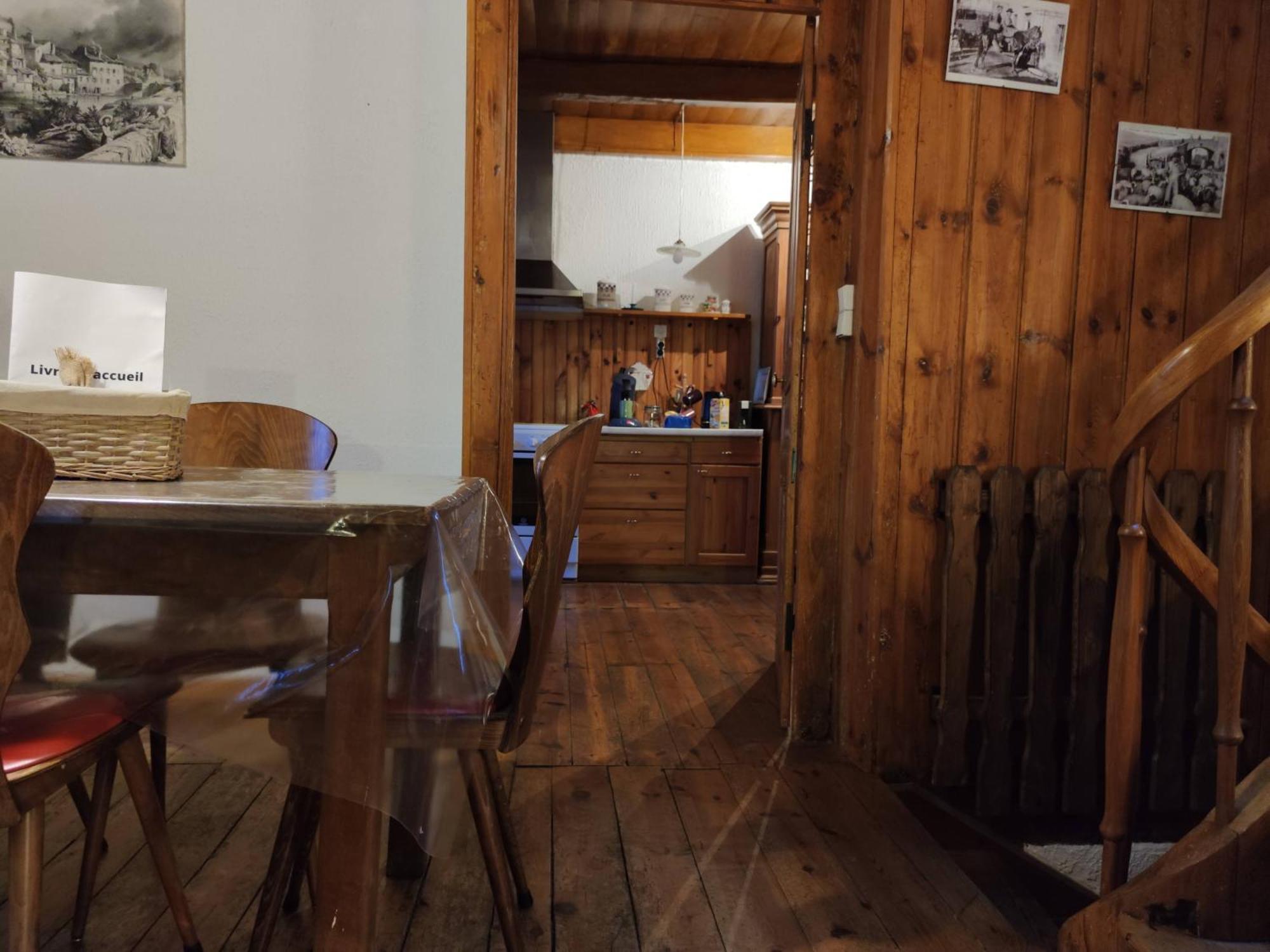 Maison Familiale Et Authentique Saint-Jacques-des-Blats Luaran gambar